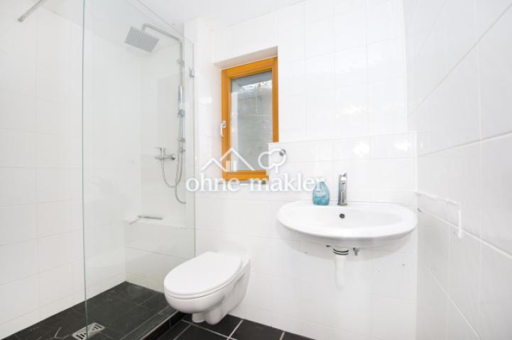 Bad im Nebengebäude