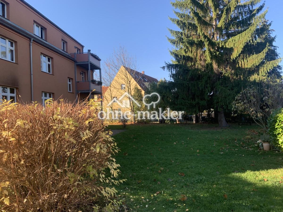 Eingangsbereich mit Garten