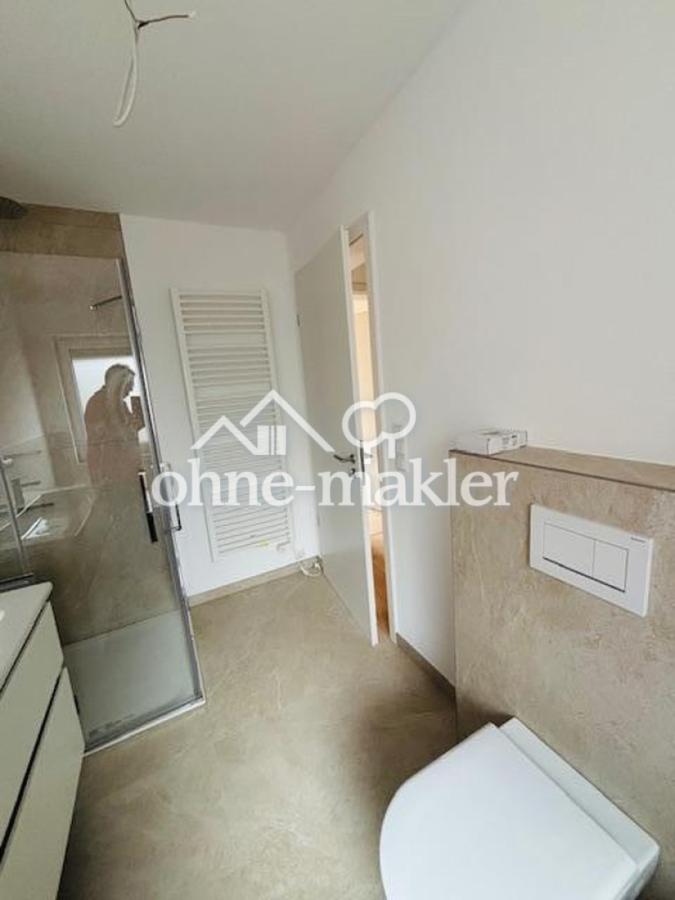 Dusche und Handtuchheizkörper