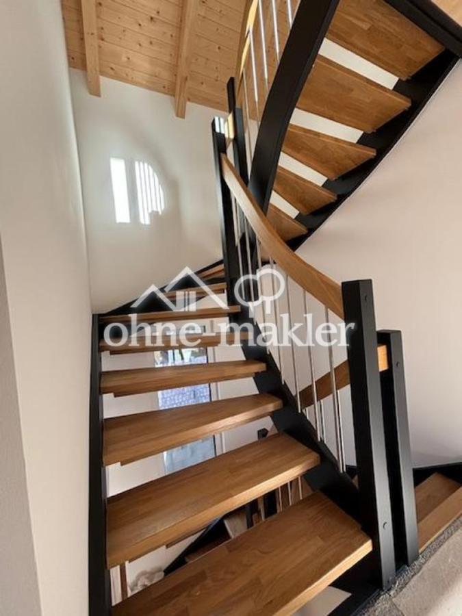 Vollholztreppe OG
