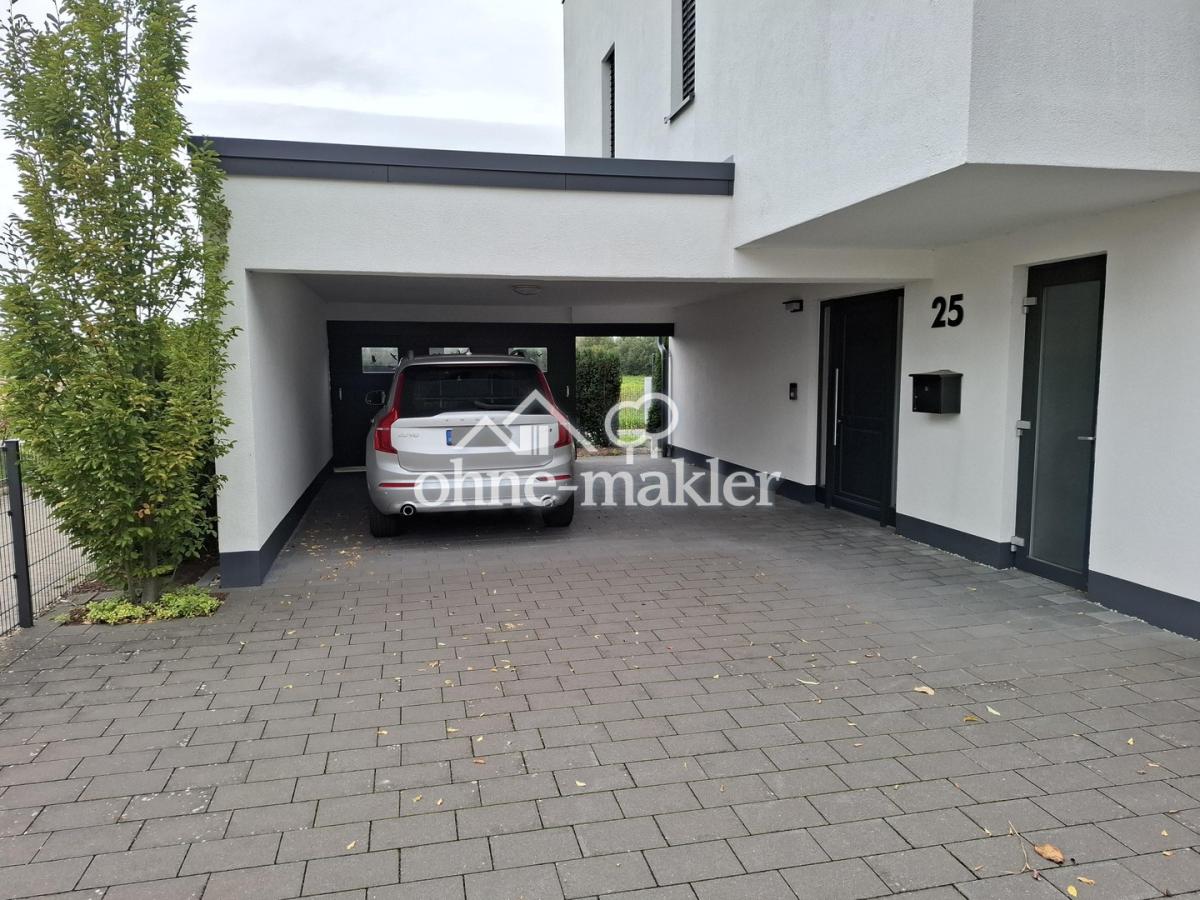 Doppelcarport und Haustür