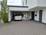 Doppelcarport und Haustür