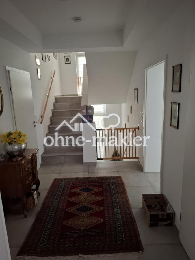 OG - Flur mit Treppenhaus