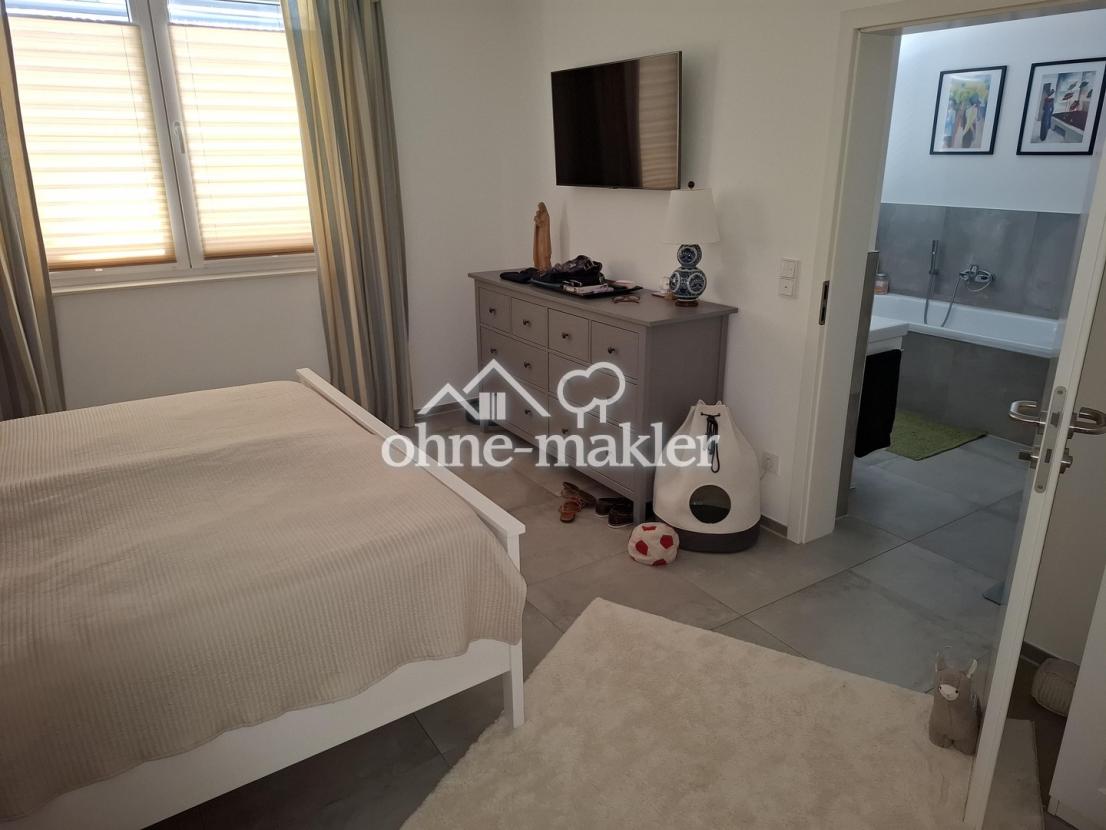 OG - Schlafzimmer m. Badzugang
