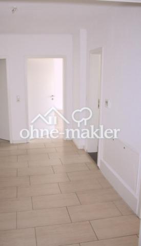 Flur Sicht auf Wohnz und Bad 