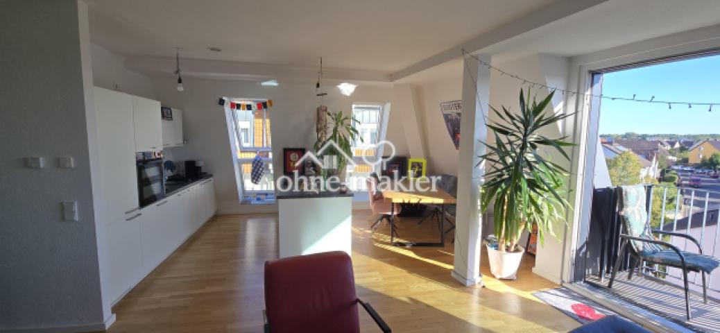 Wohn-Esszimmer mit Küche