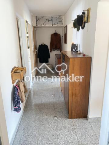 Flur mit Bodenleuchten