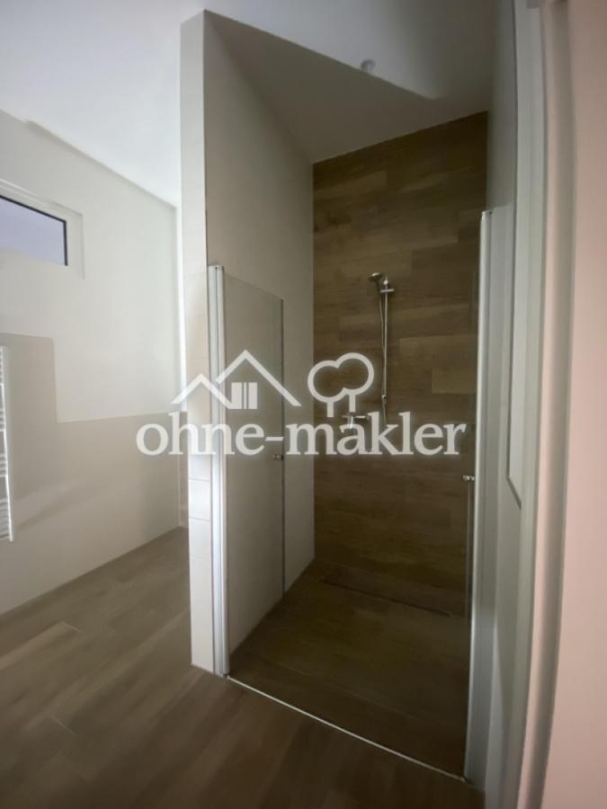 Bad mit ebenerdiger Dusche