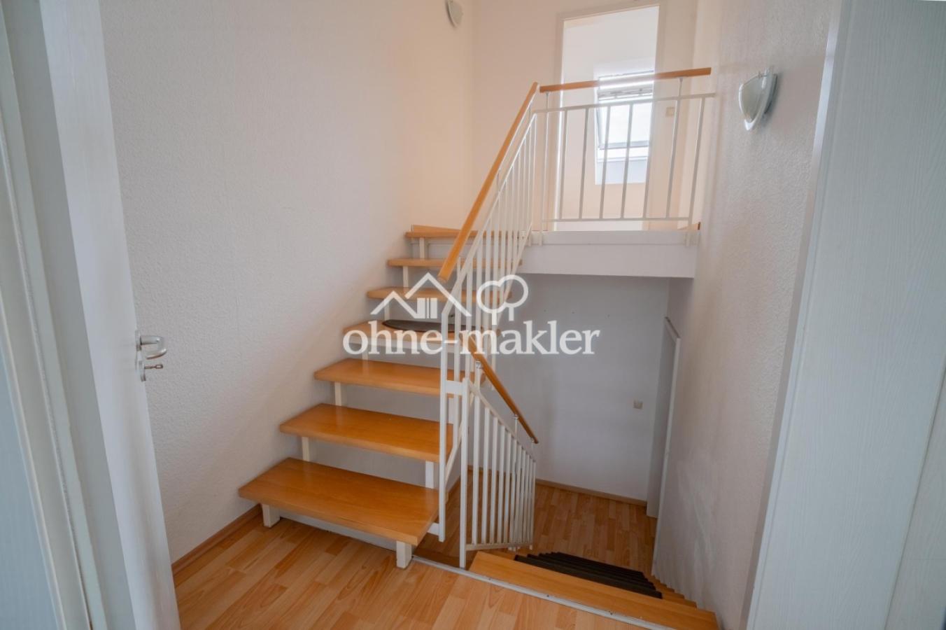 Treppe Kinderzimmer zu Bad