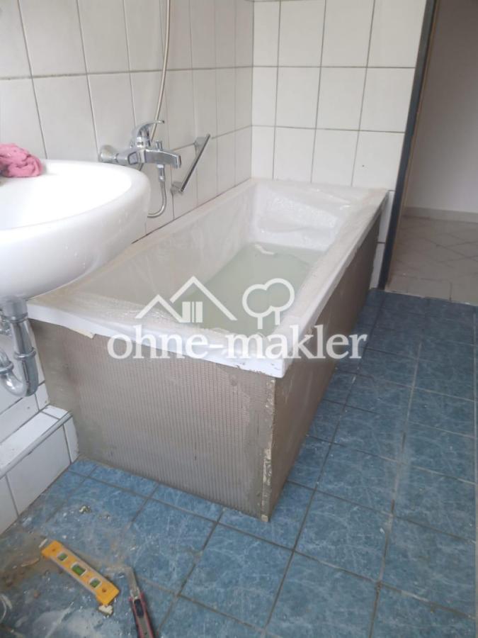 Bad 2022 mit neuer Wanne