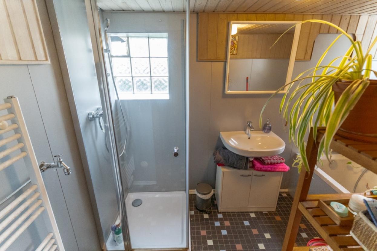 Tageslichtbad im Anbau (EG)