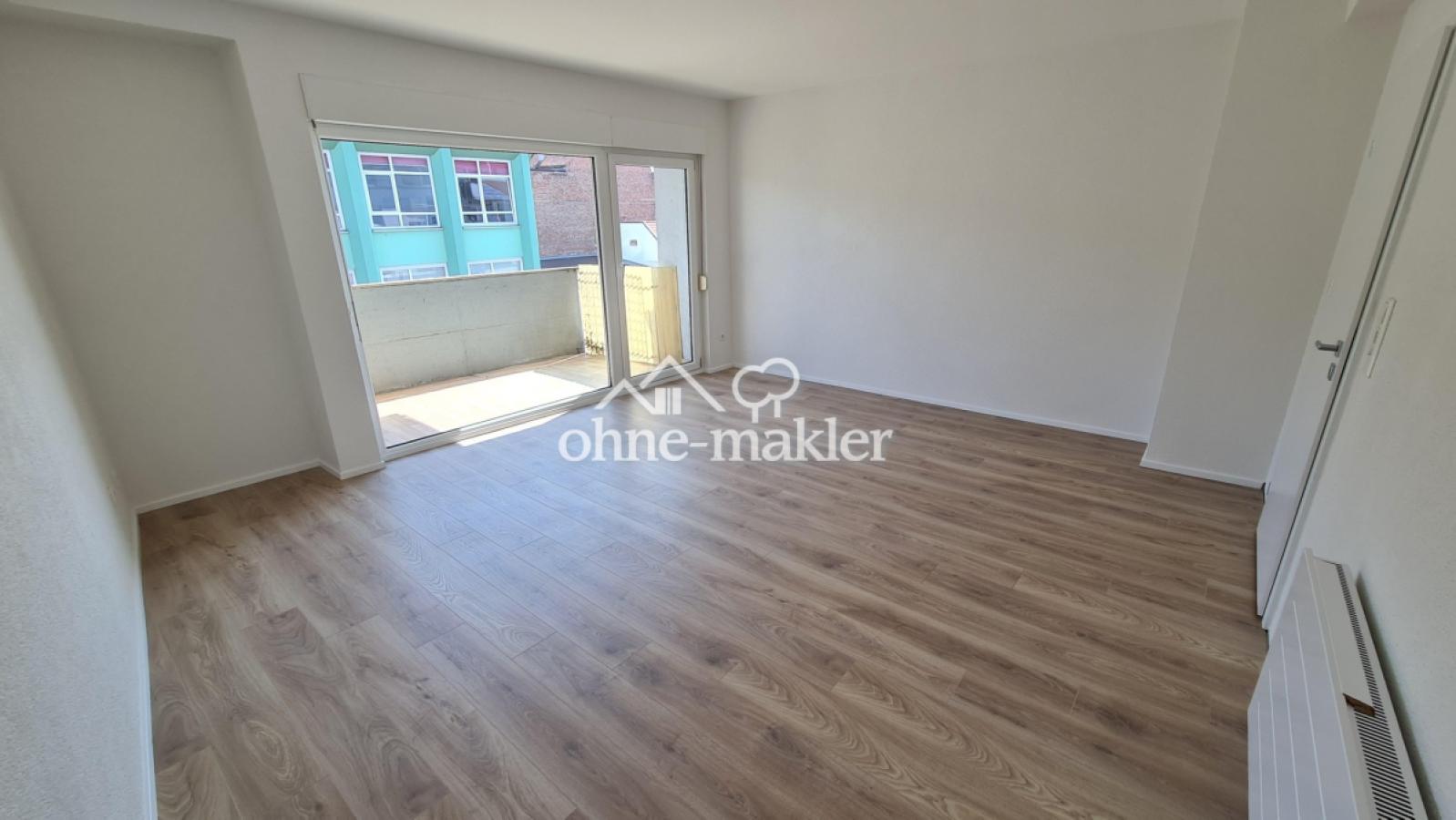 Wohnuimmer mit Balkon