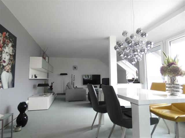 moderner Wohn-/Essbereich