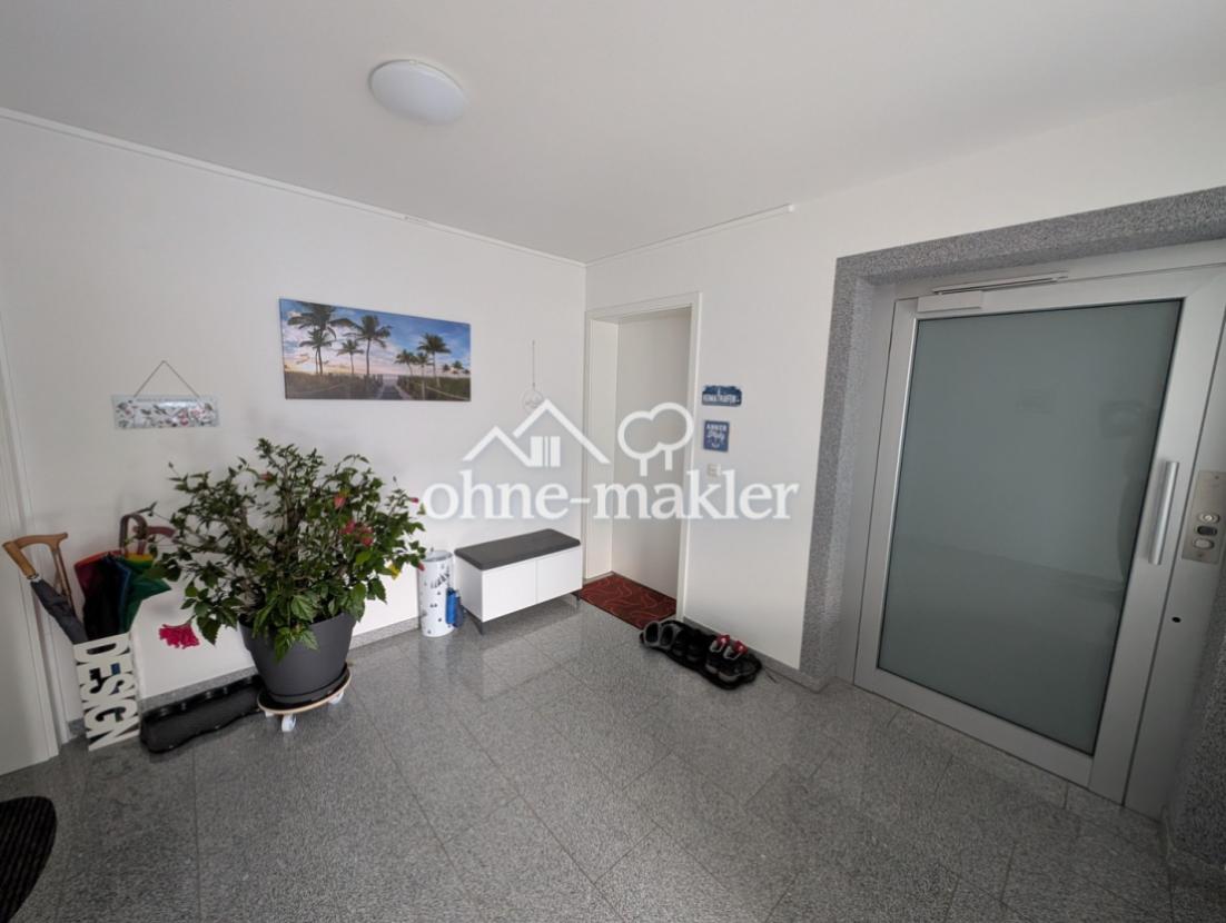 Fahrstuhl und Wohnungstür