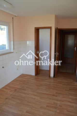 Küche mit Speisekammer