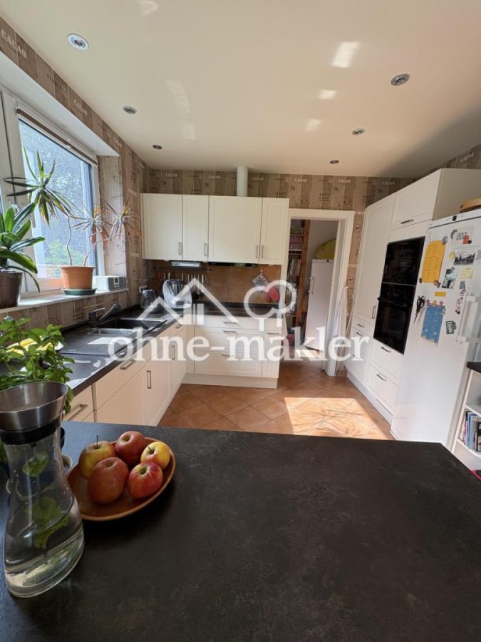  Küche plus Speisekammer