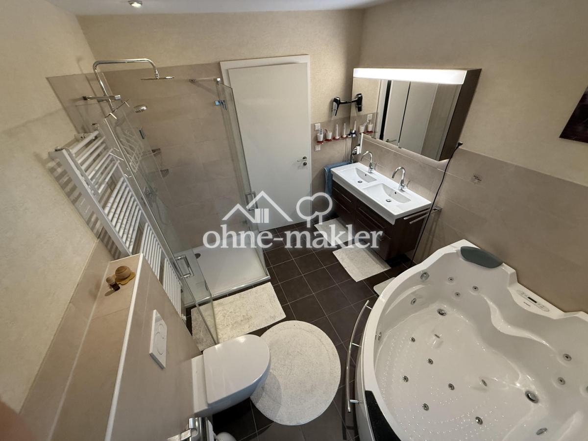 Whirlpool im Bad im OG