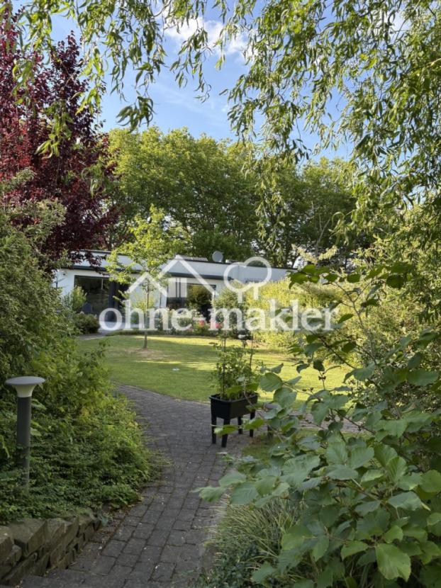 Blick vom Garten auf das Haus