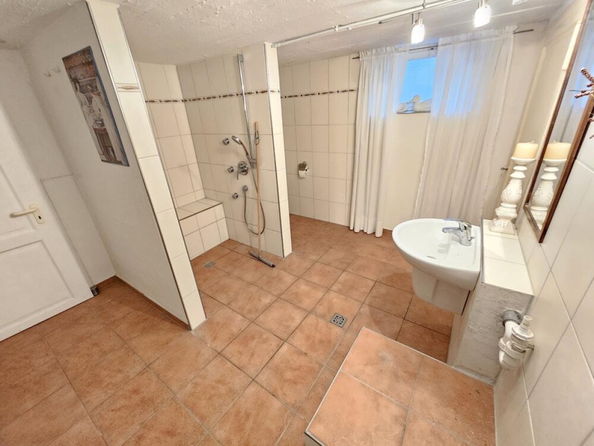 Badezimmer/Waschraum Untergeschoss