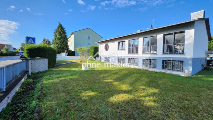 Hausansicht & Großer Garten