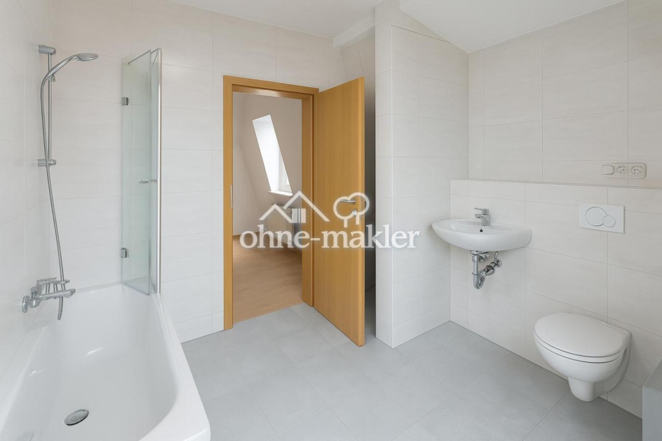 Wannenbad mit viel Platz