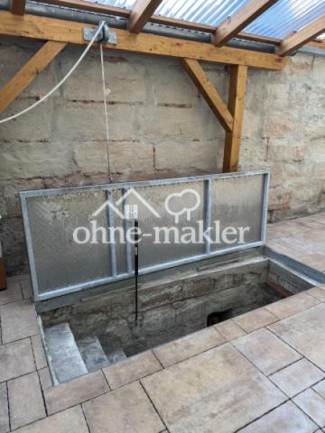 Falltür zum Keller/Innenhof