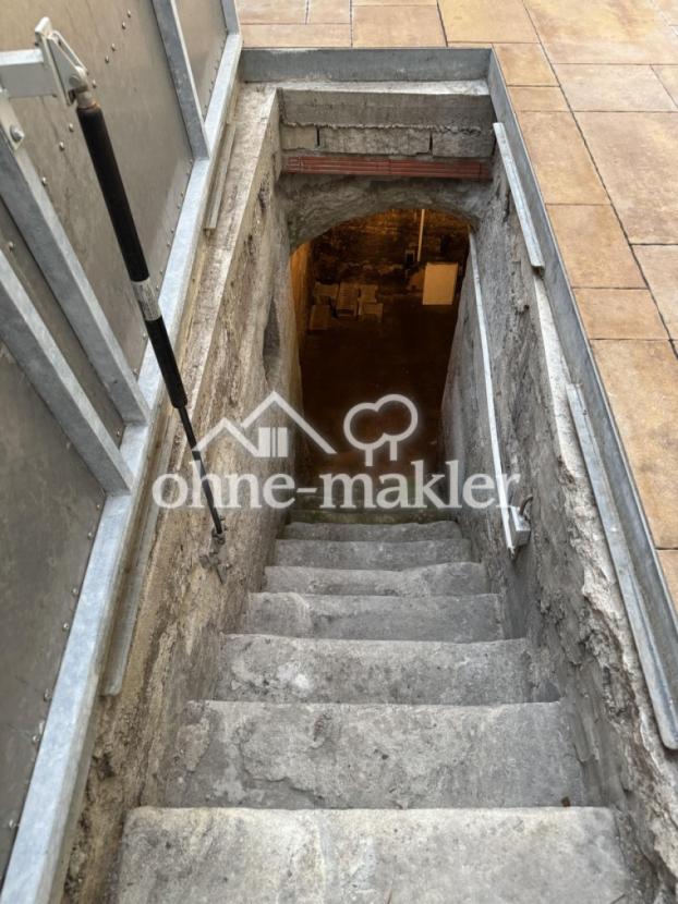 Kellerzugang im Innenhof