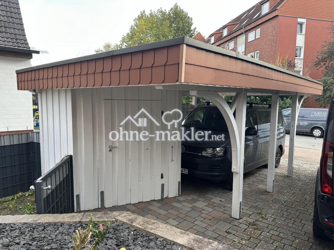 Carport mit Geräteschuppen