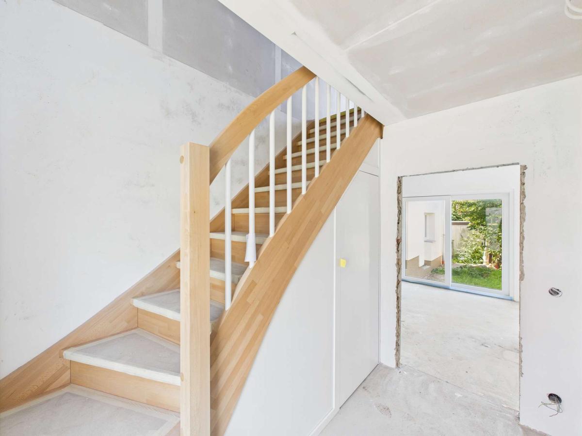 Diele mit Kellertür EG