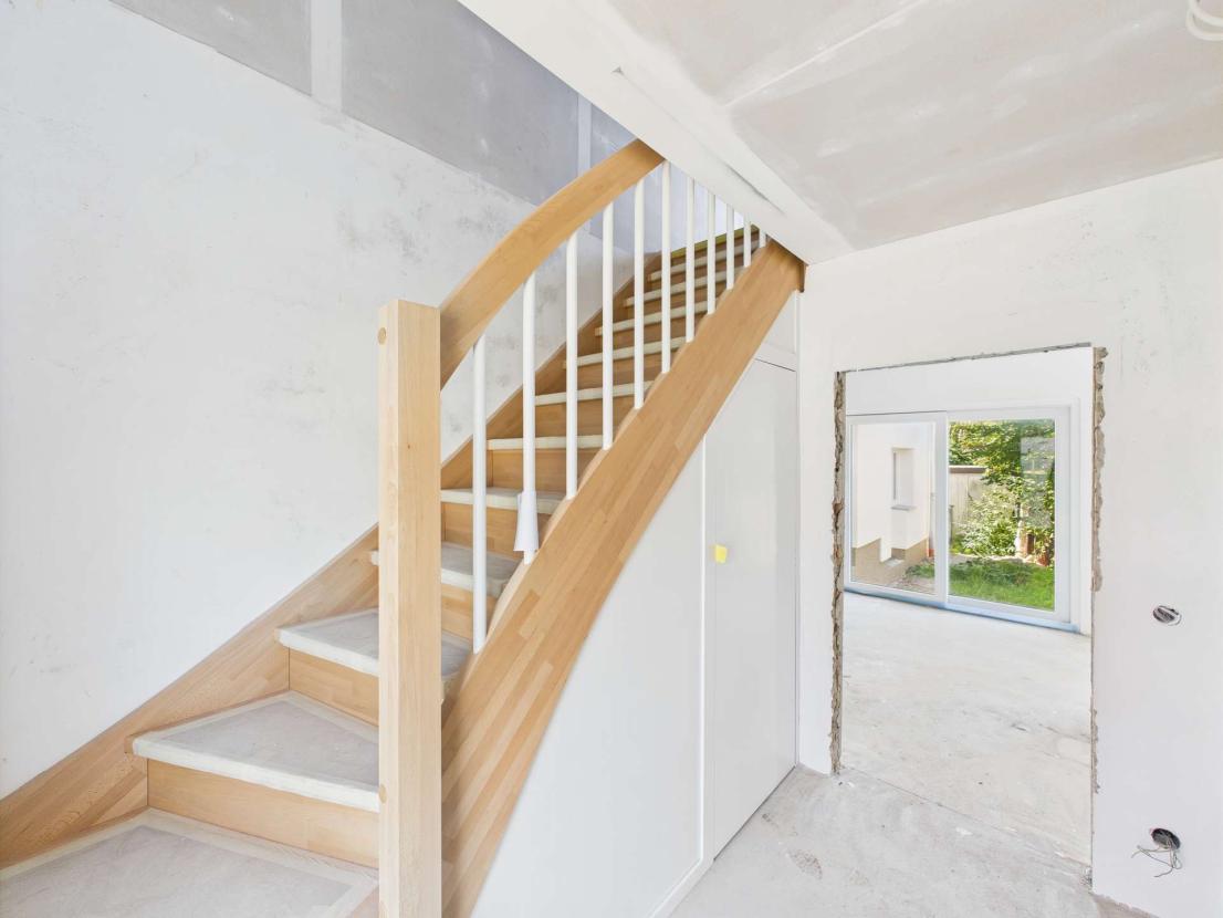 Diele mit Kellertür EG