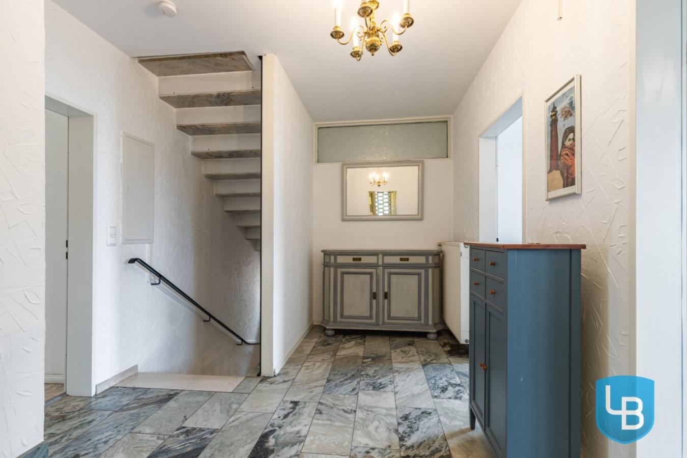 Hinterer Flur / Kellertreppe