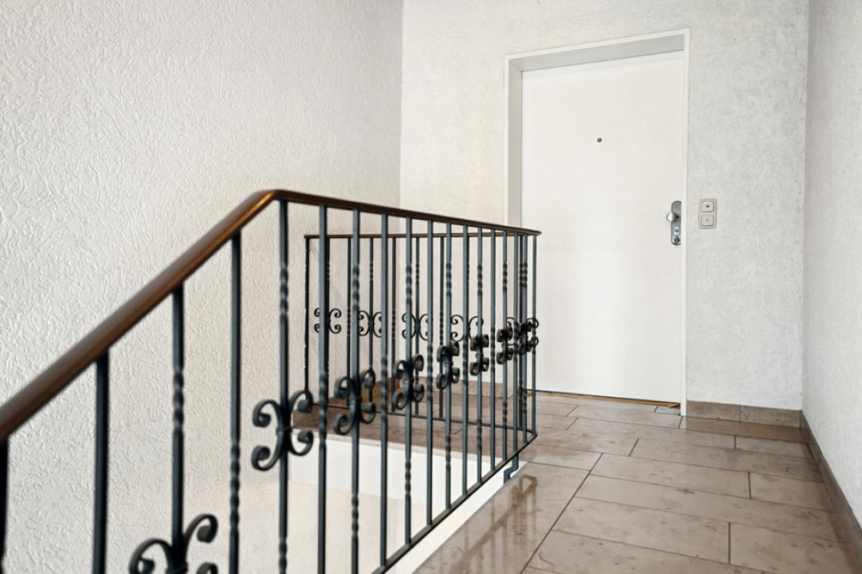 Treppenhaus - Wohnungseingang