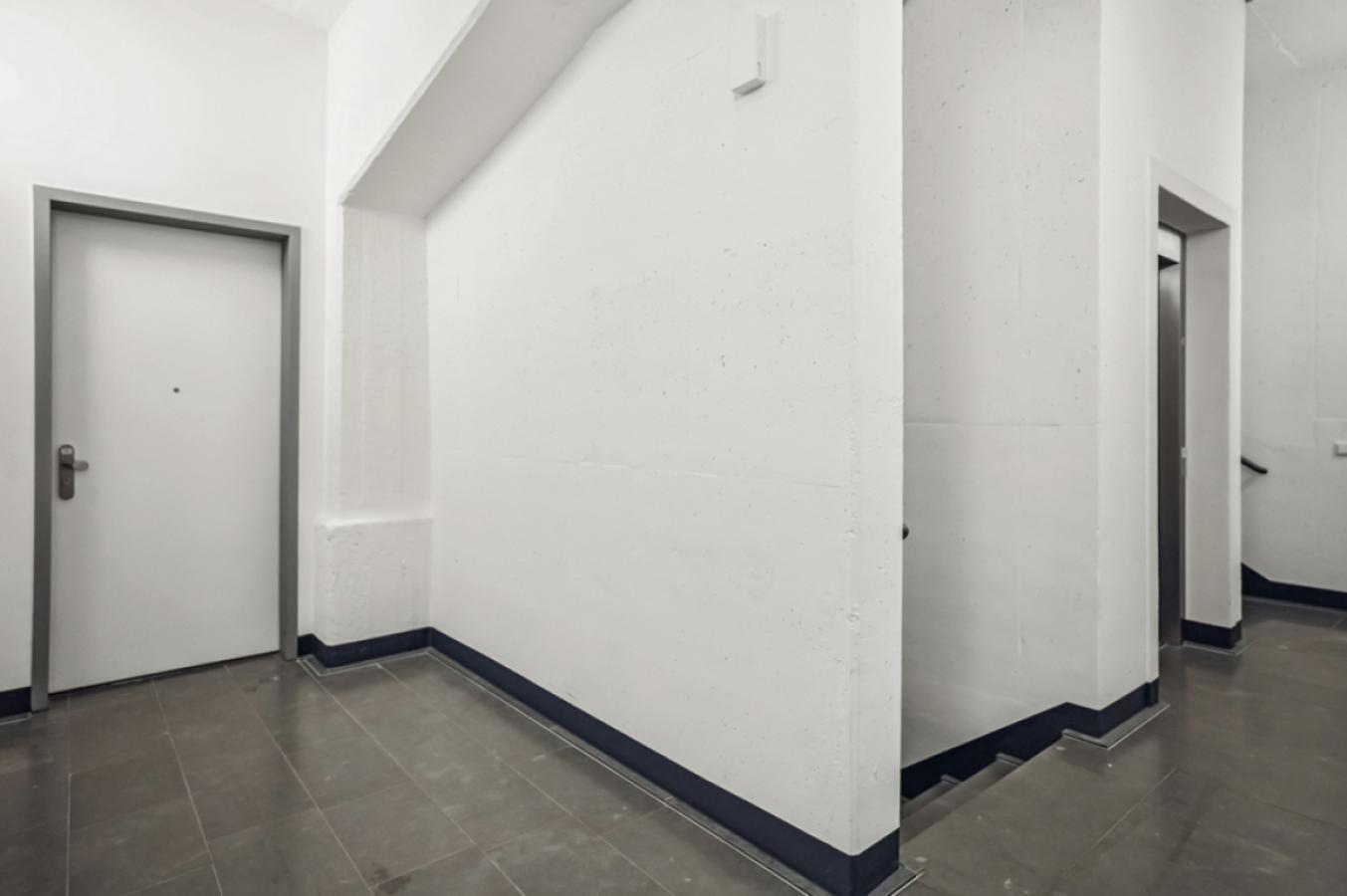 Treppenhaus - Wohnungseingang