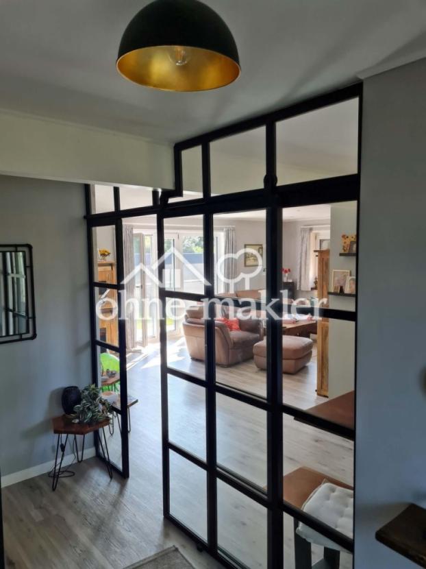 Glaswand mit Schiebetür