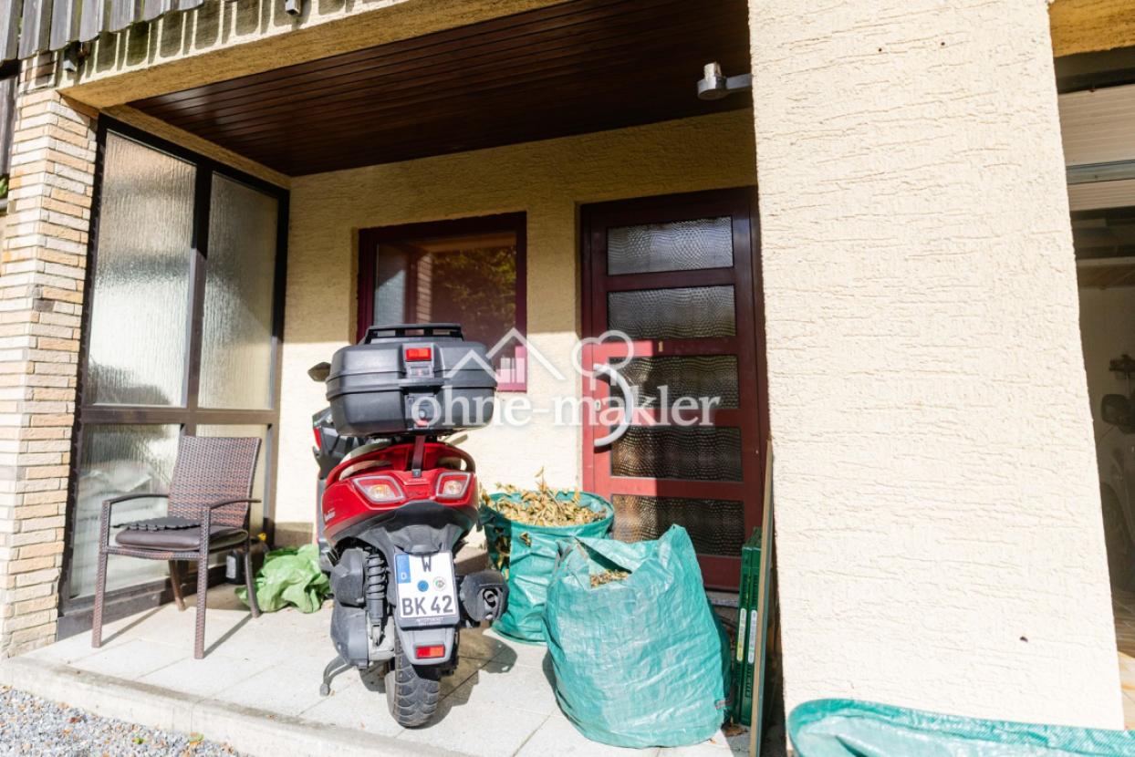 EG Zugang Bürozimmer