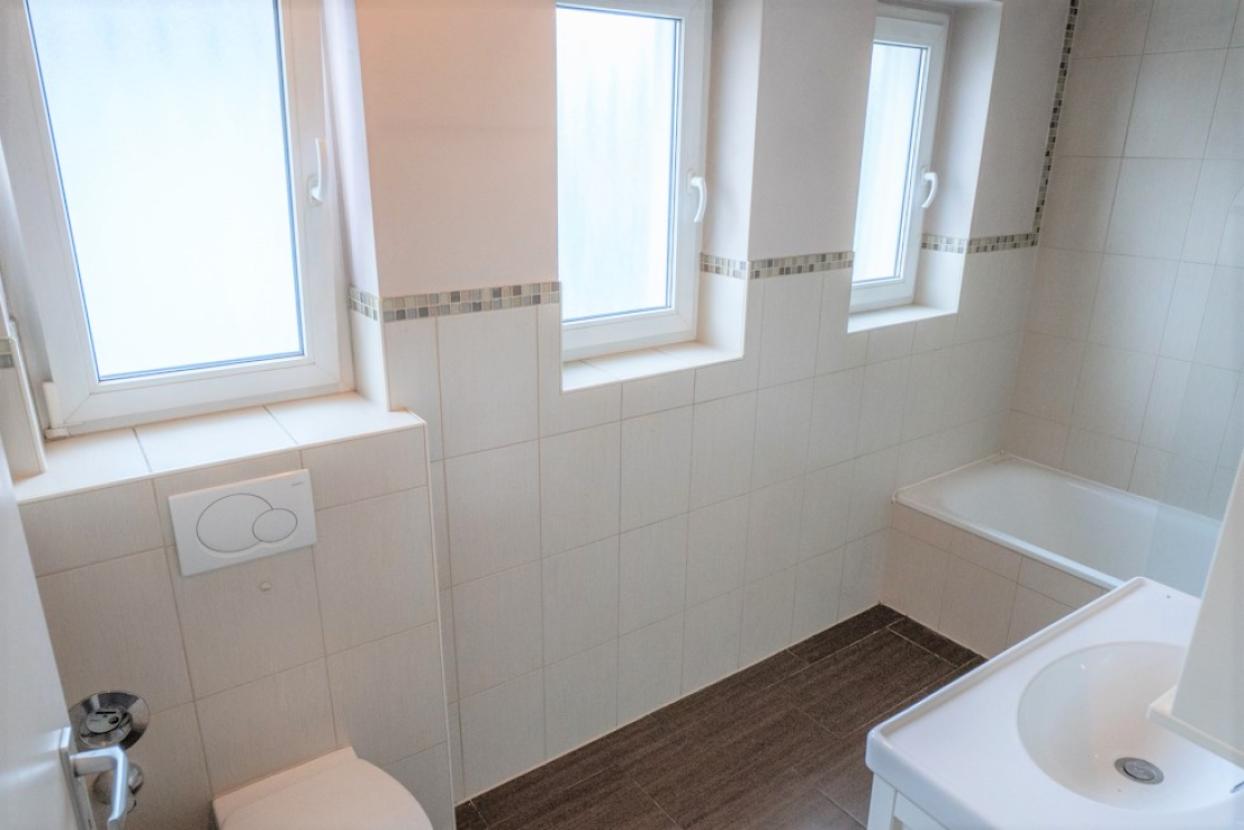 Modernes Tageslcihtbad im OG