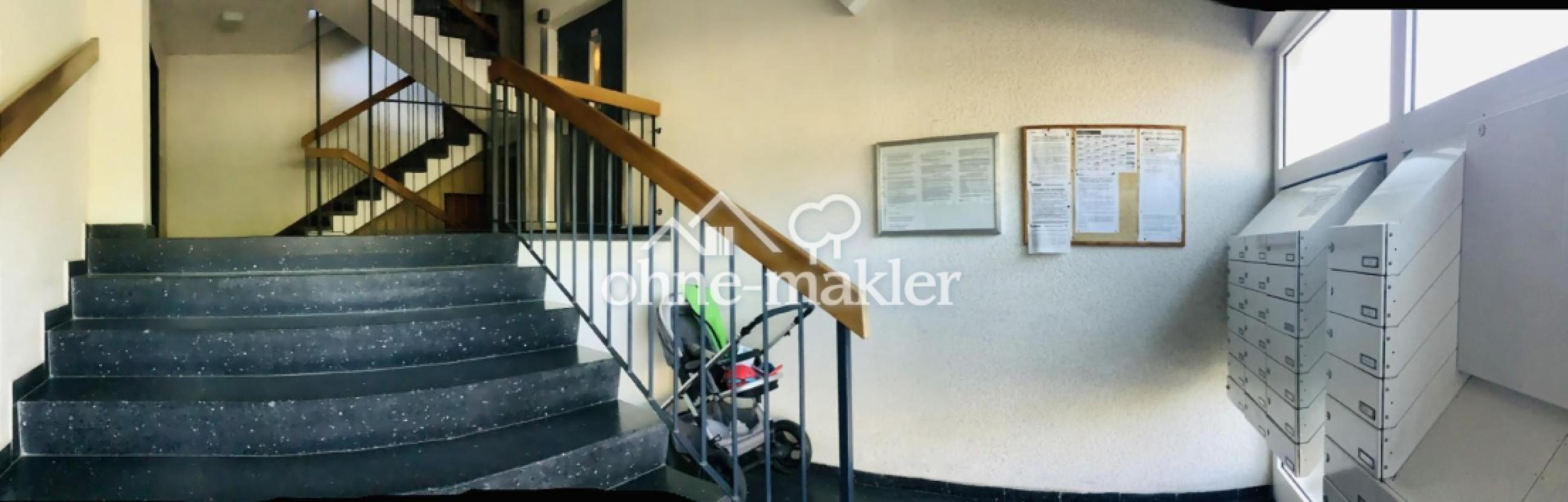 Hauseingang / Treppenhaus