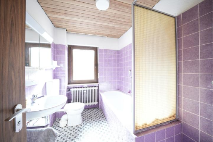 Bad mit Wanne/Dusche WC