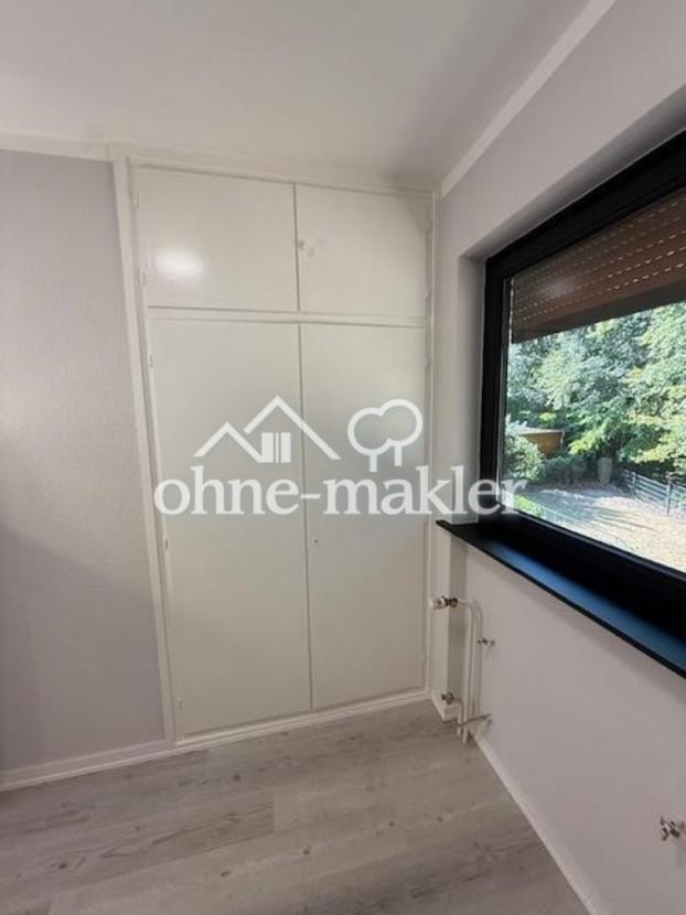 Zimmer 1 mit Einbauschrank