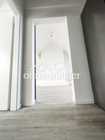 Blick Küche ins Wohnzimmer