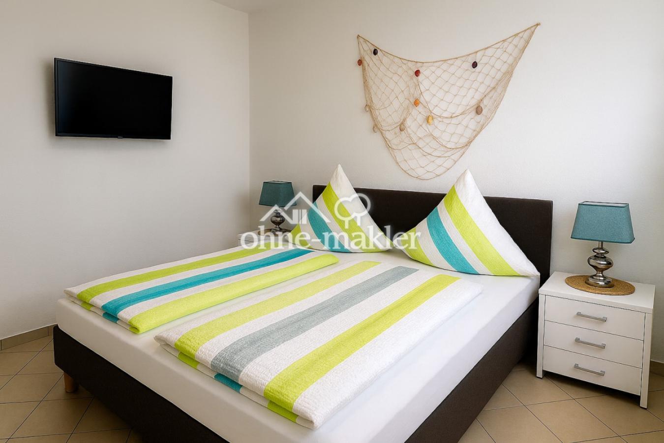 Schlafzimmer mit Doppelbett