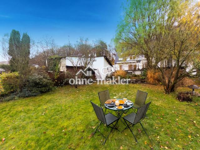 Ein großer Garten lädt ein..