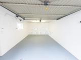 Große Garage mit Hauszugang