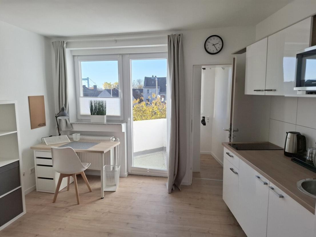 Zimmeransicht mit Balkon