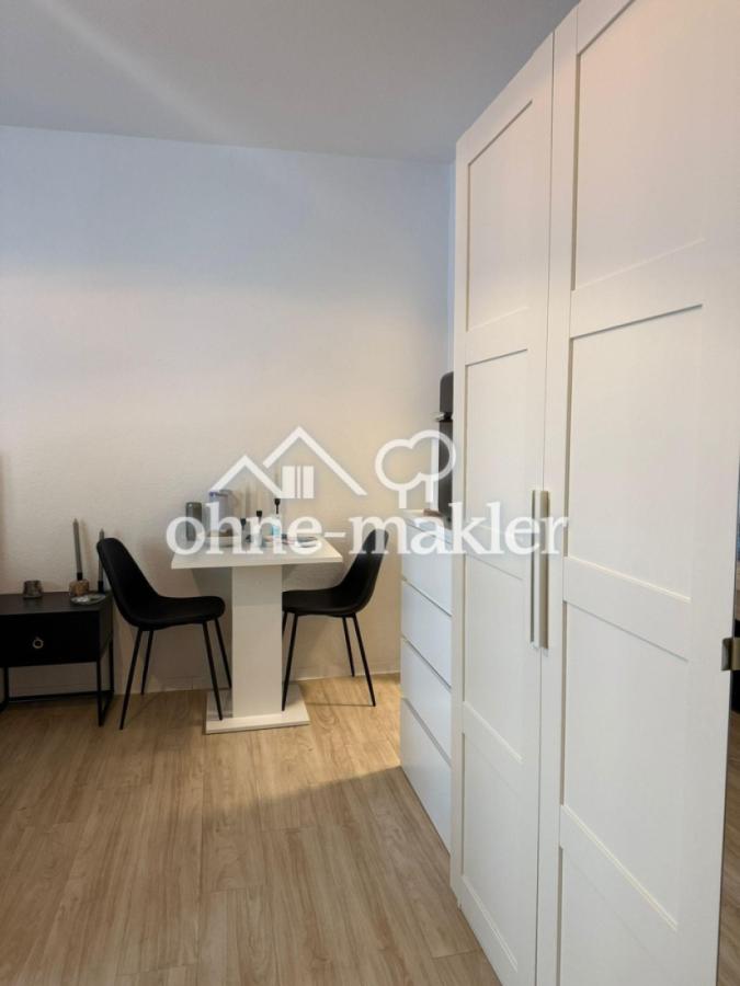 Wohnzimmer mit Schränken