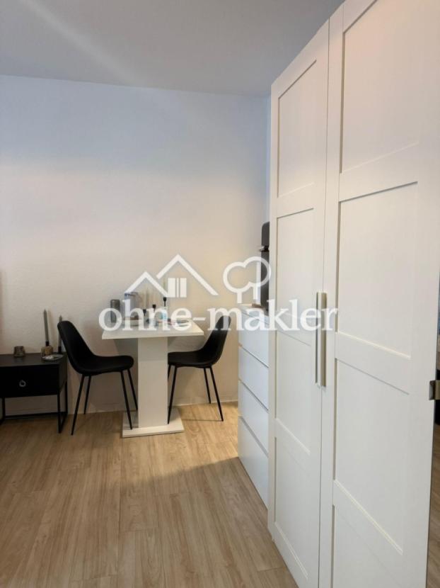 Wohnzimmer mit Schränken