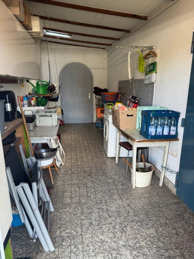 Abstellraum / Durchgang zwischen Haus und Garage
