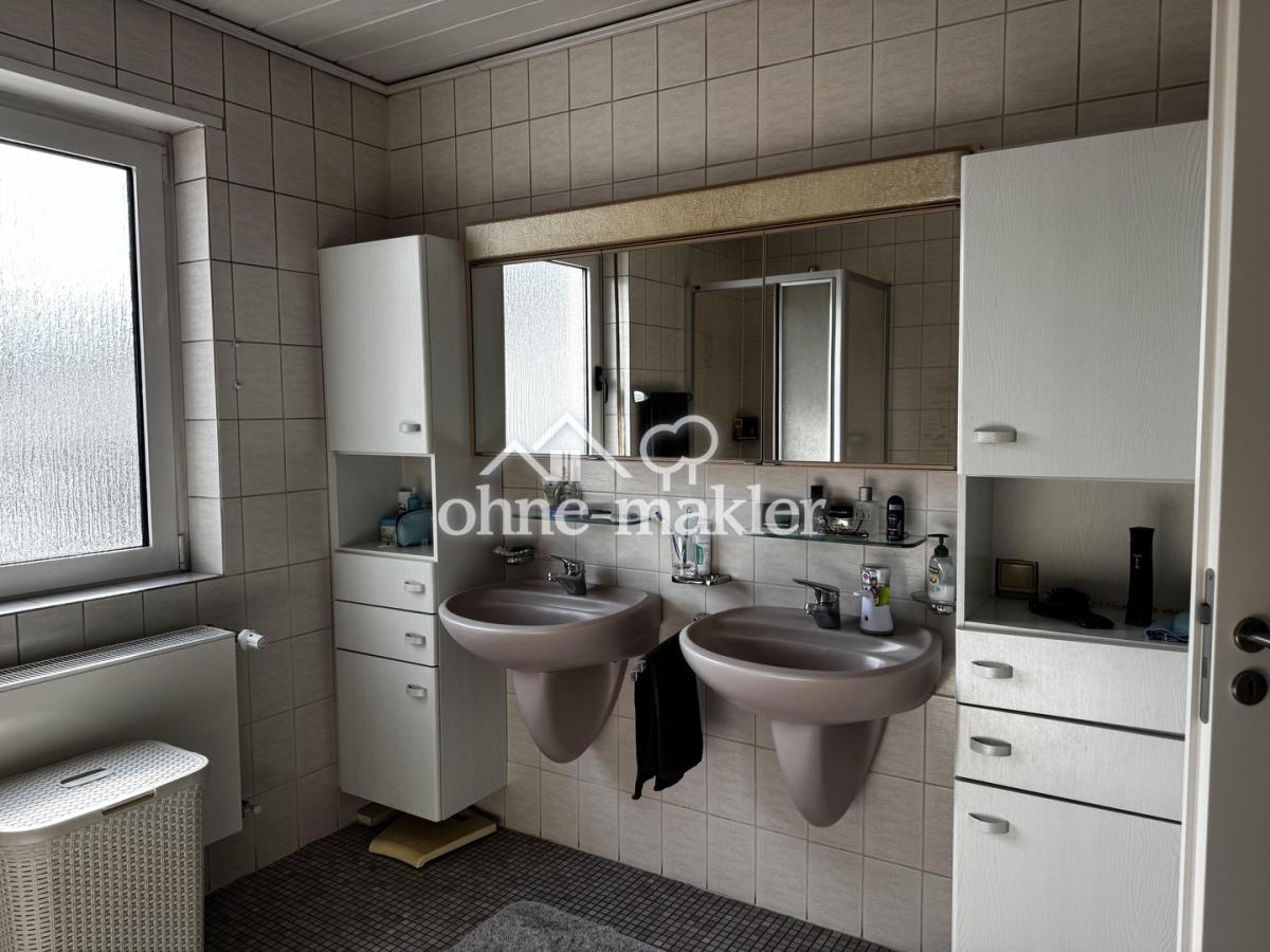 Tageslichtbad mit Badewanne