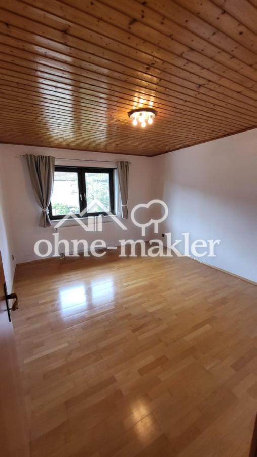 1.OG Zimmer 2 (Kind/Büro)