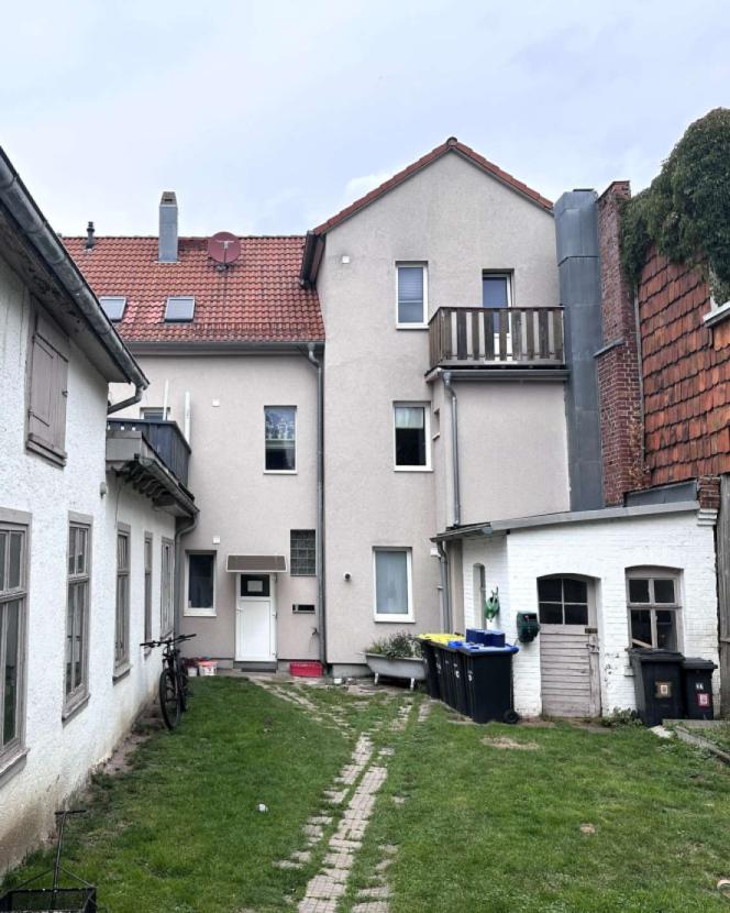 Garten mit Blick auf Wohnhaus